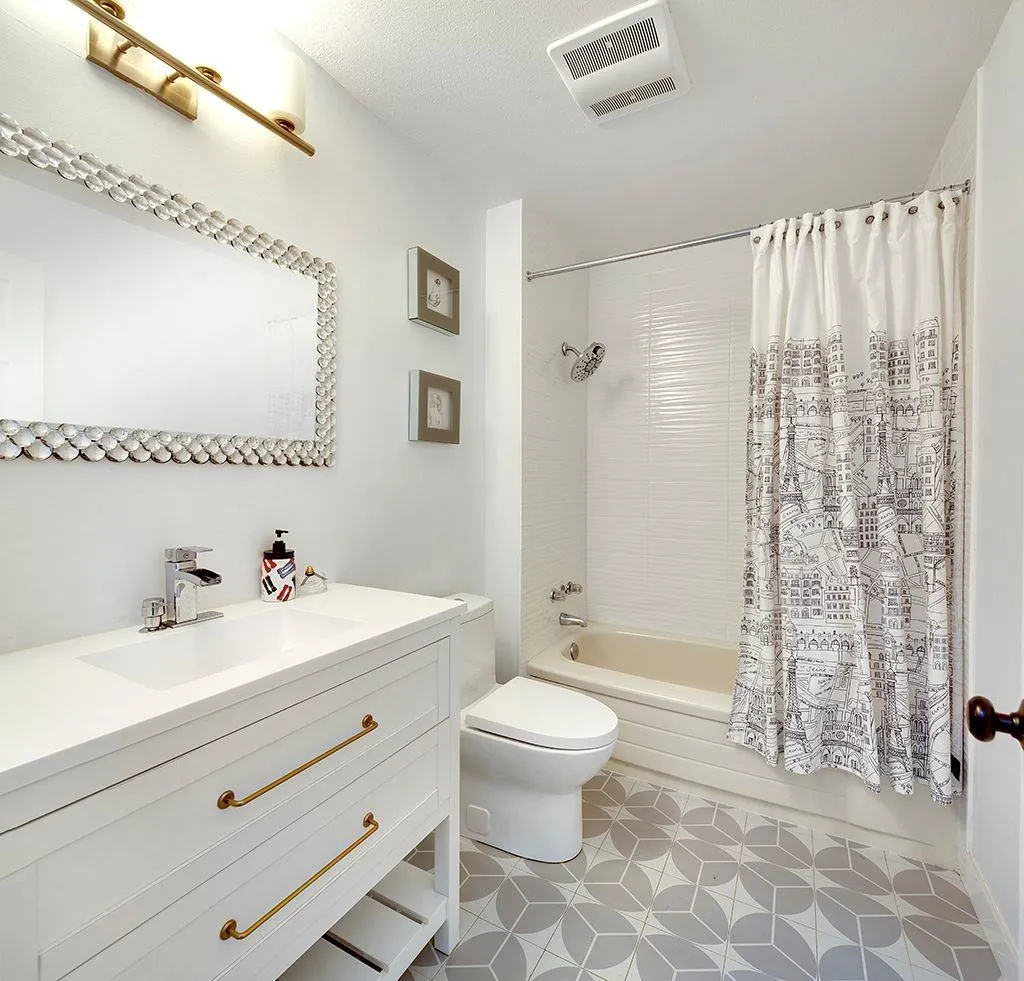 208 1220 Falcon Drive