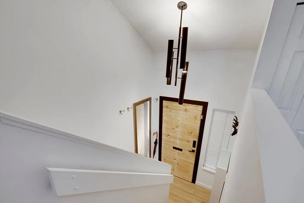 208 1220 Falcon Drive