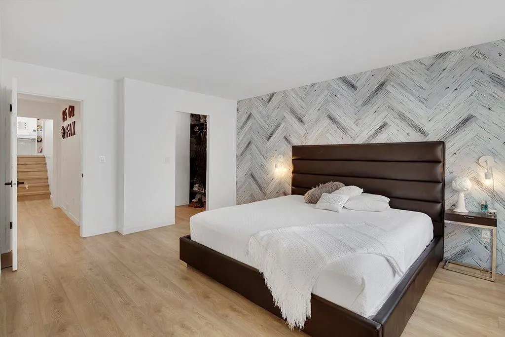 208 1220 Falcon Drive