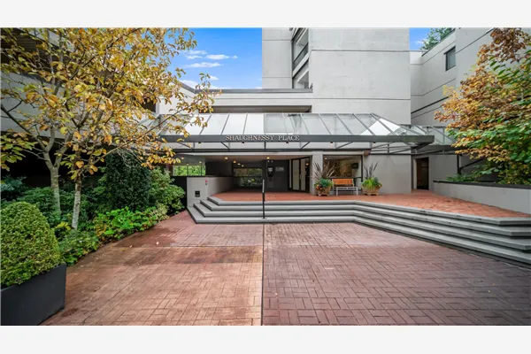 404 4900 Cartier Street