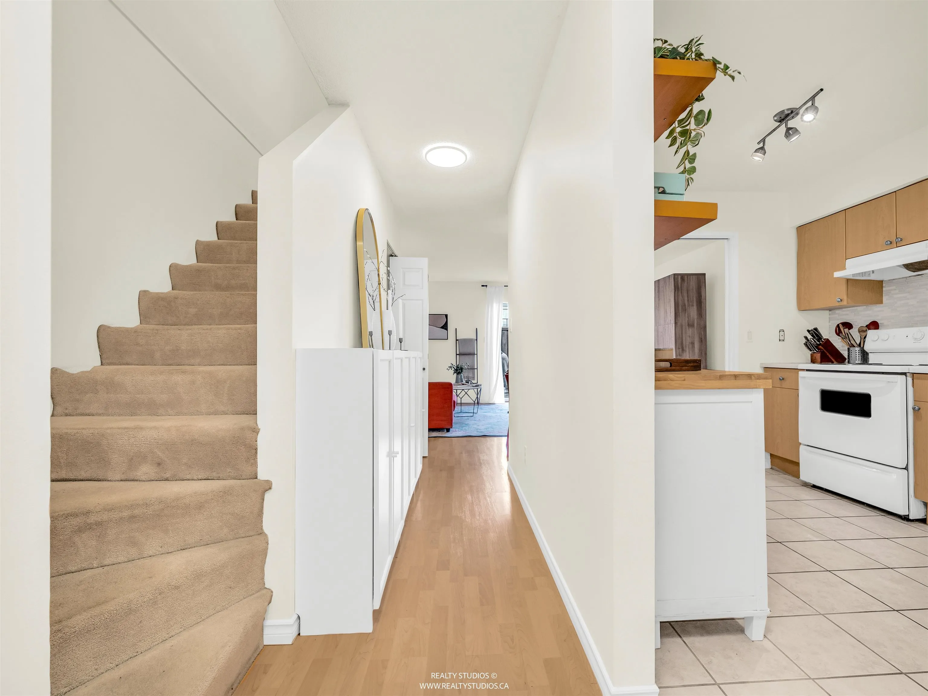 12 1255 E 15th Avenue