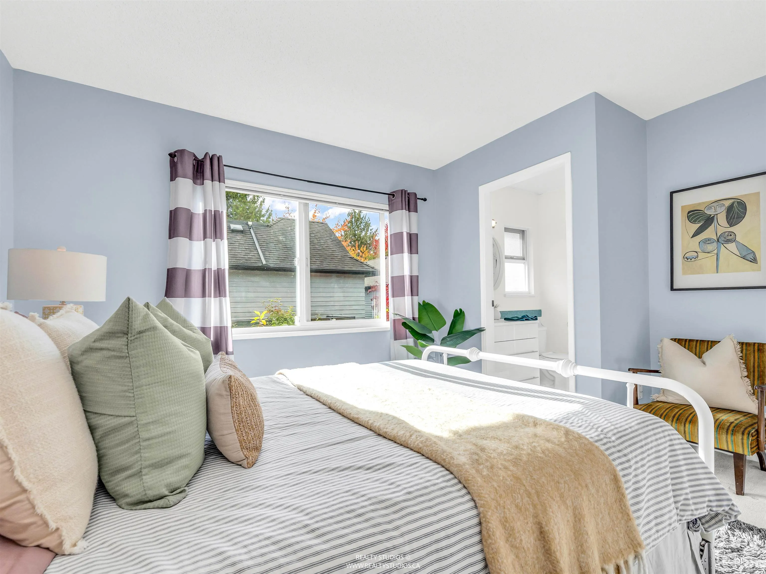 12 1255 E 15th Avenue