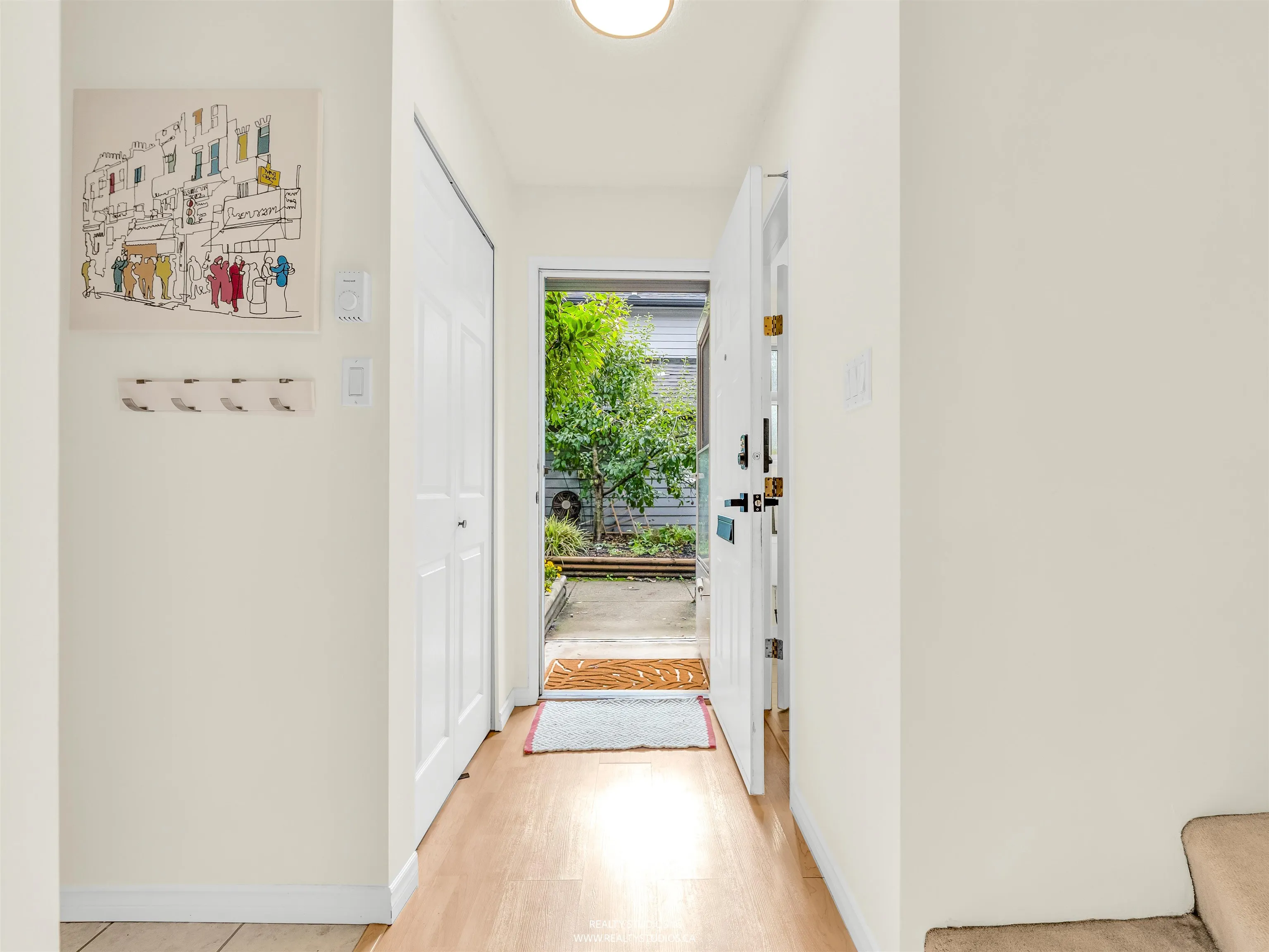 12 1255 E 15th Avenue