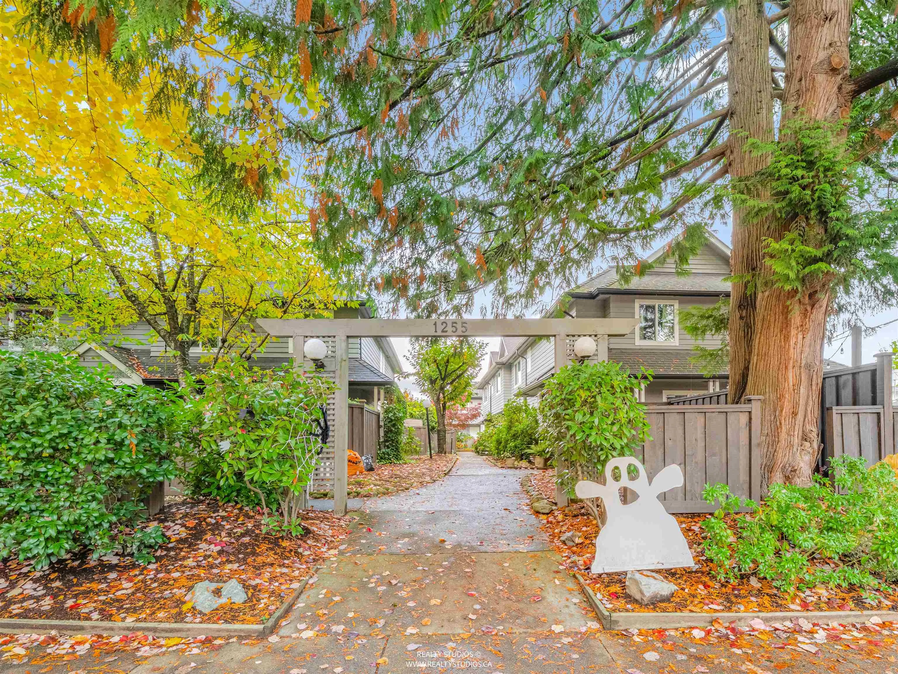 12 1255 E 15th Avenue