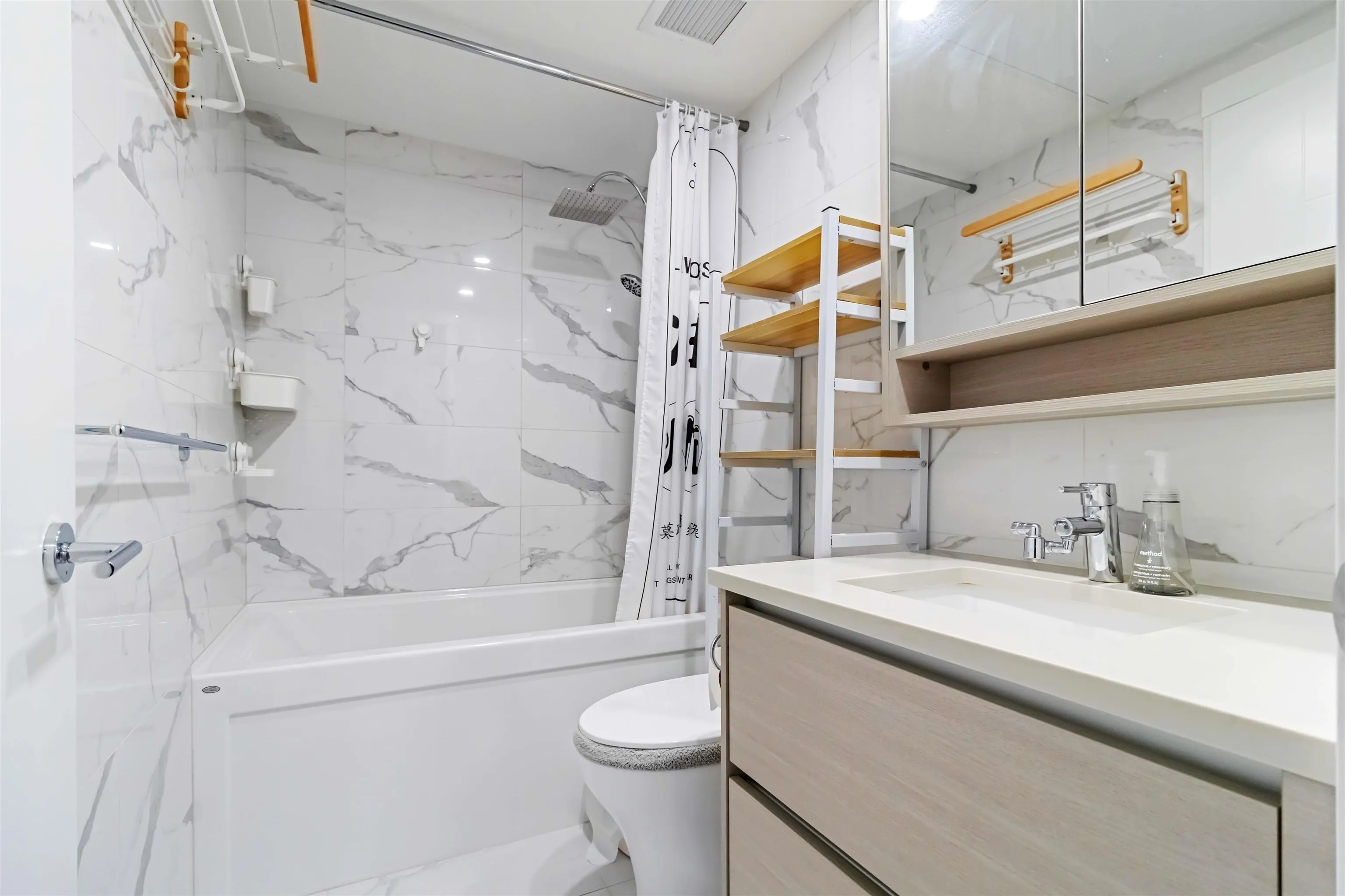 1204 823 Carnarvon Street