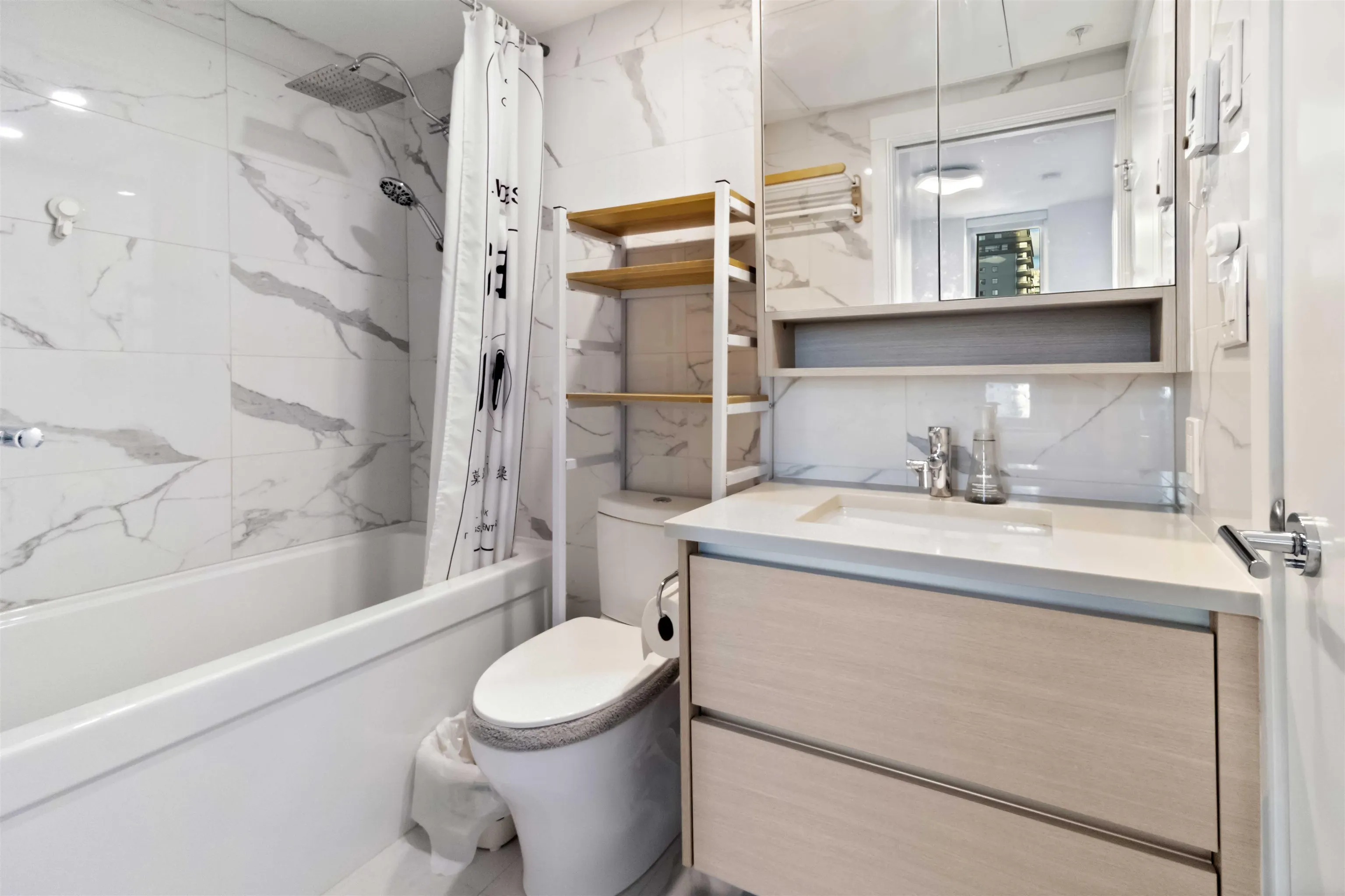 1204 823 Carnarvon Street