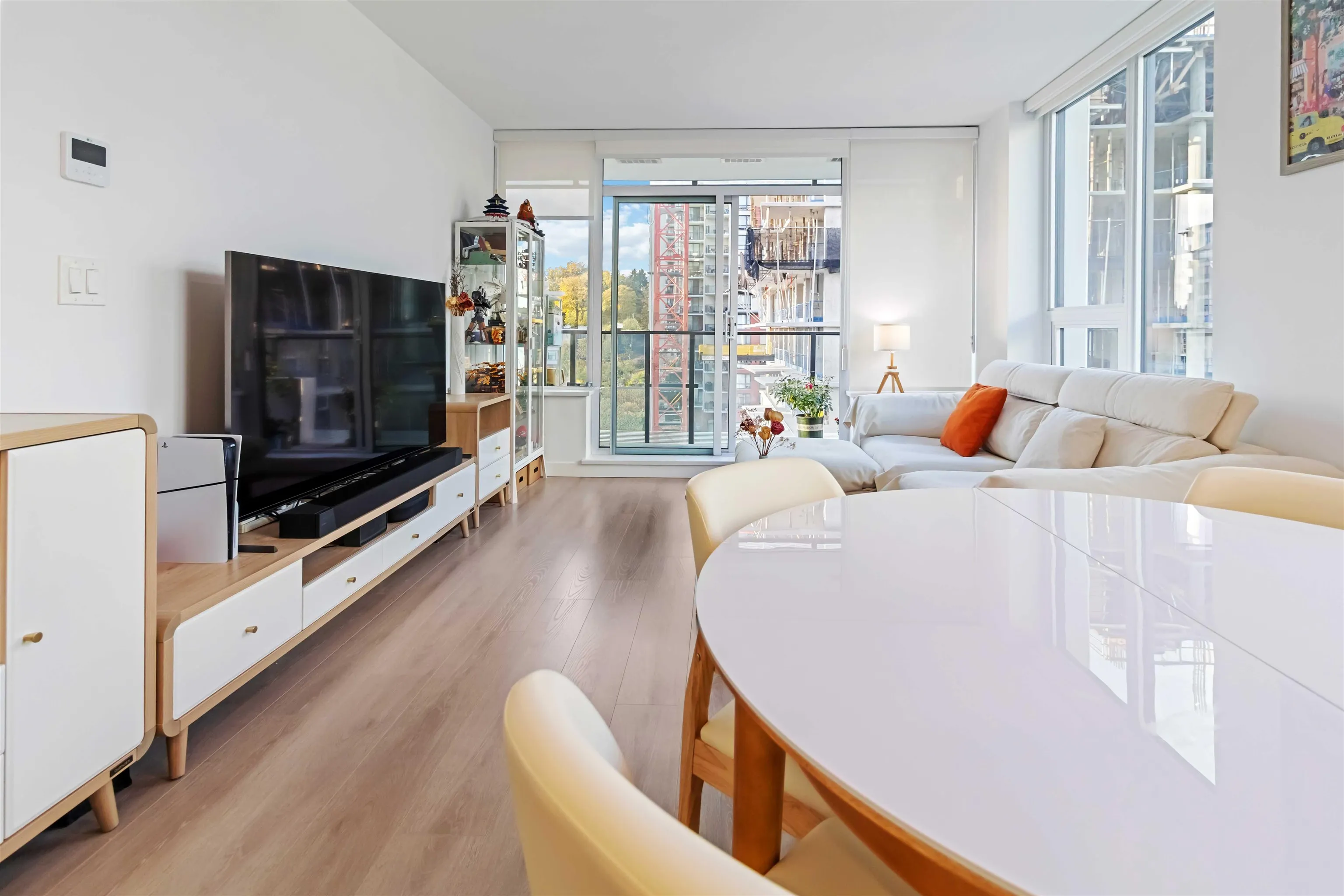 1204 823 Carnarvon Street