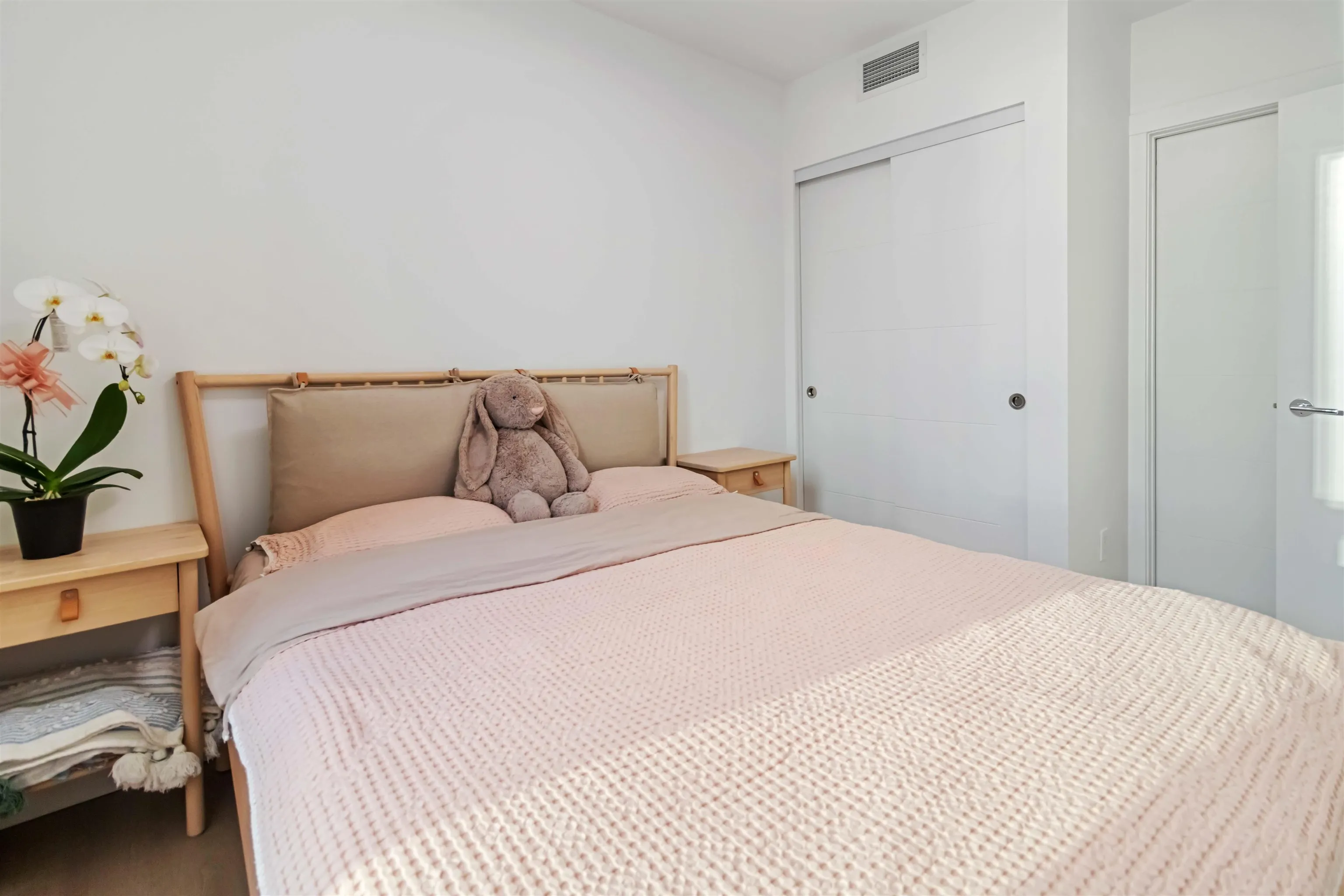 1204 823 Carnarvon Street