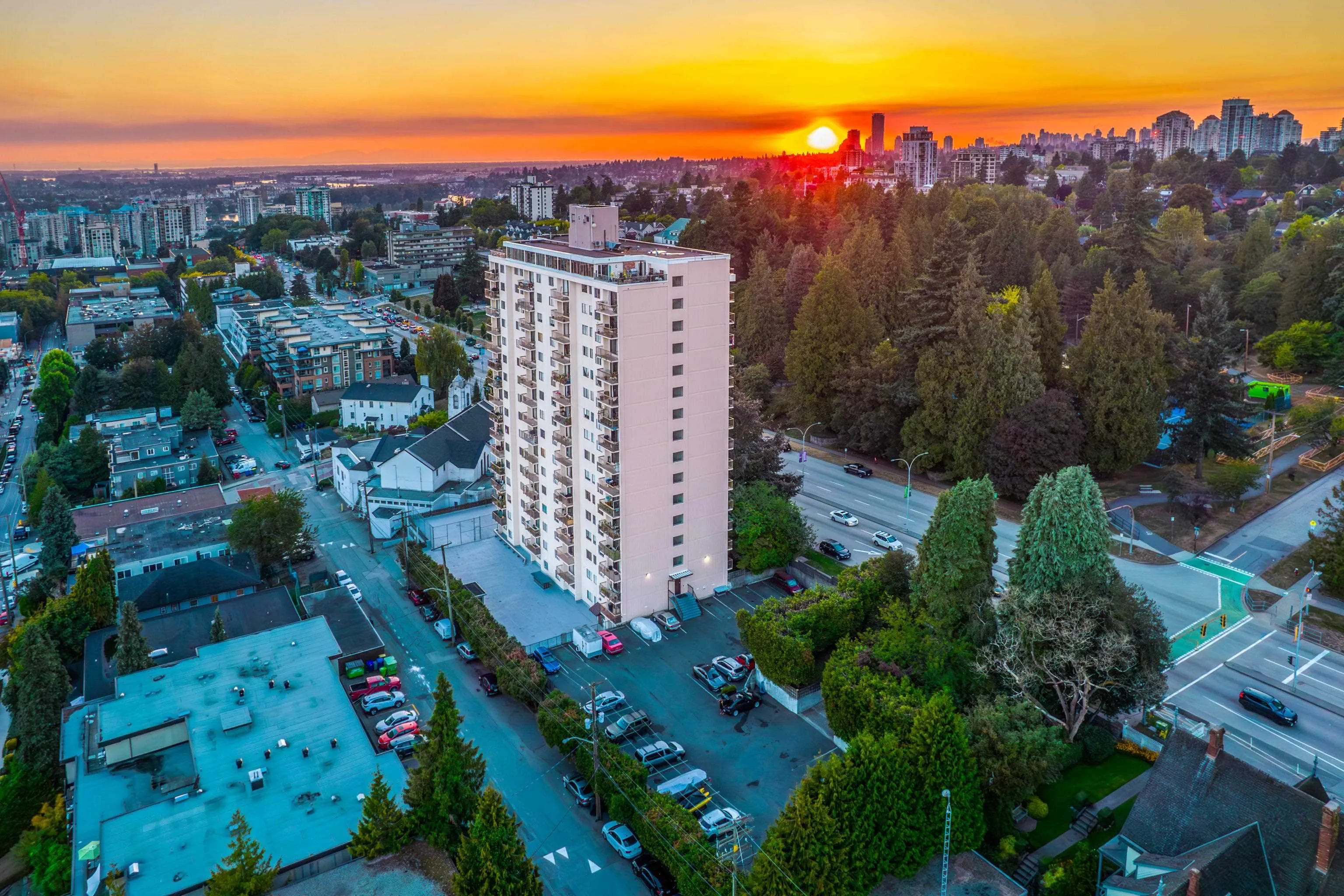 405 320 Royal Avenue