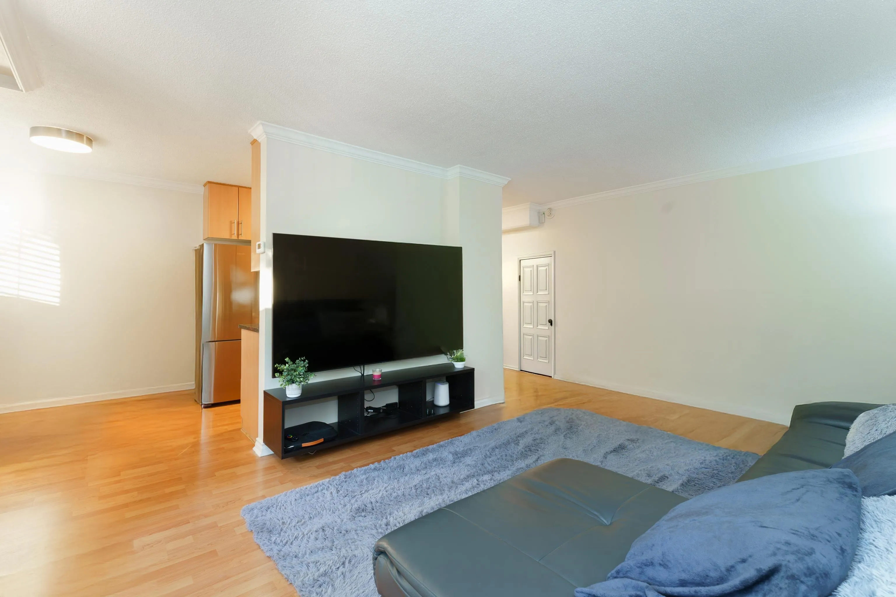 405 320 Royal Avenue