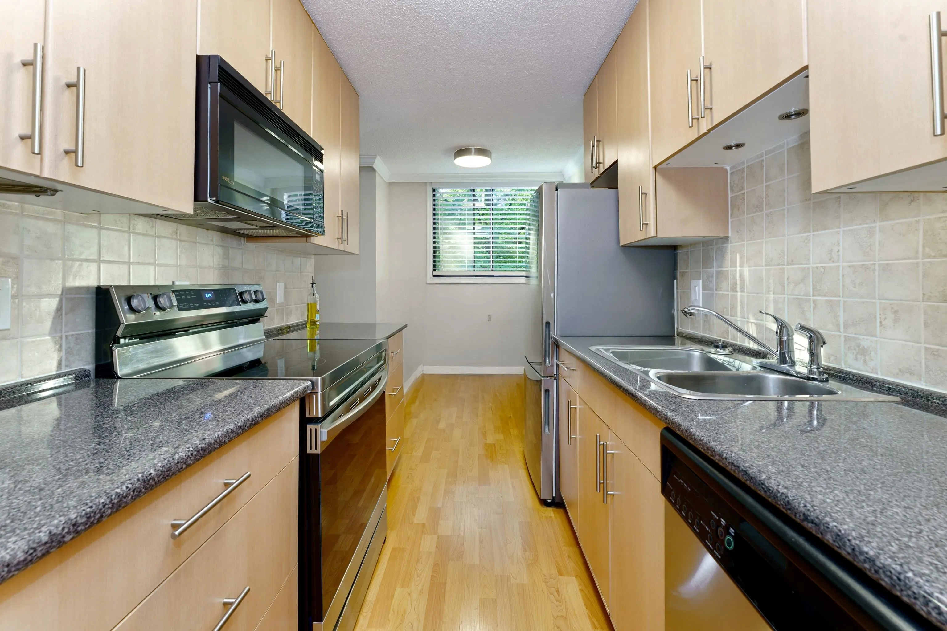 405 320 Royal Avenue