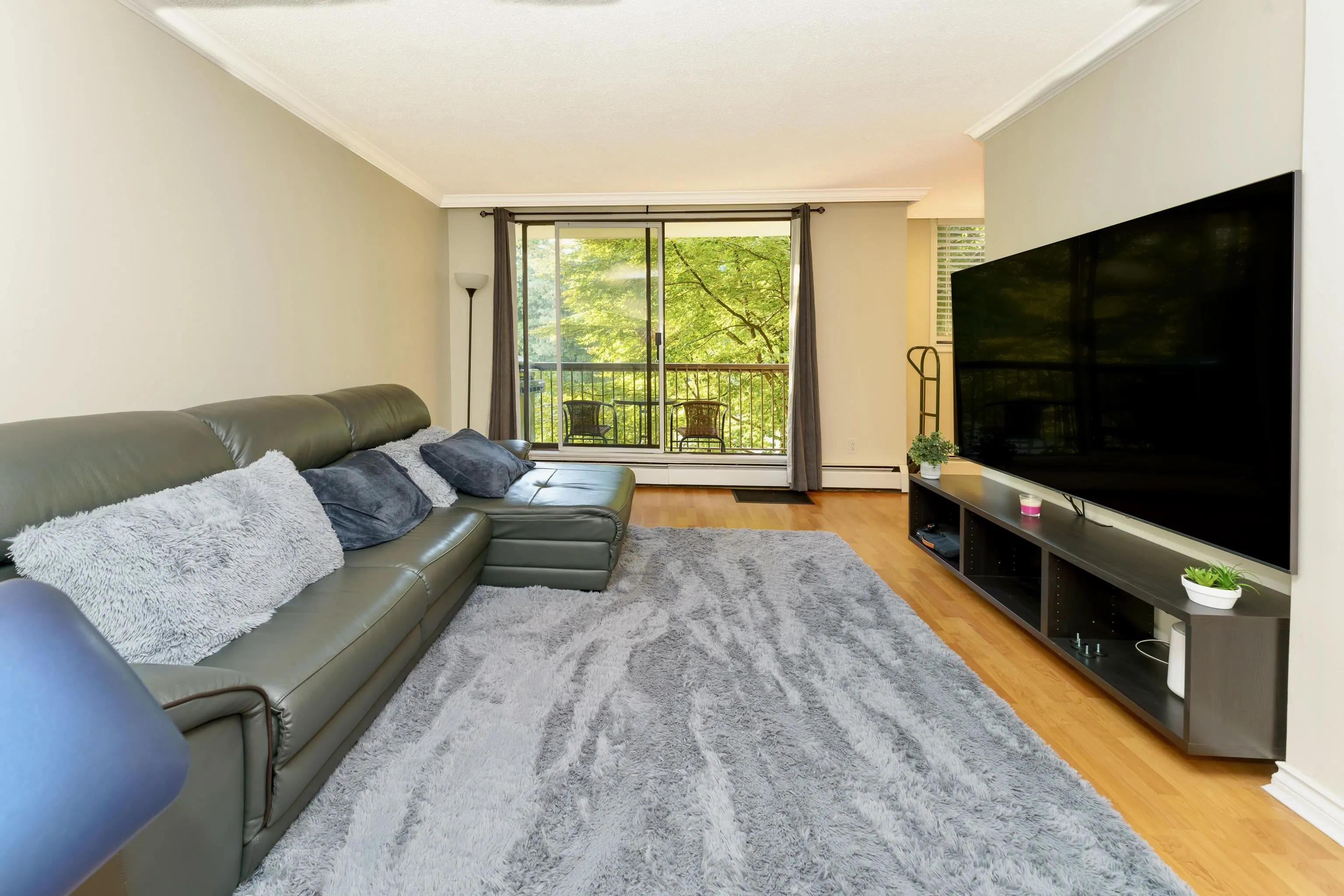 405 320 Royal Avenue