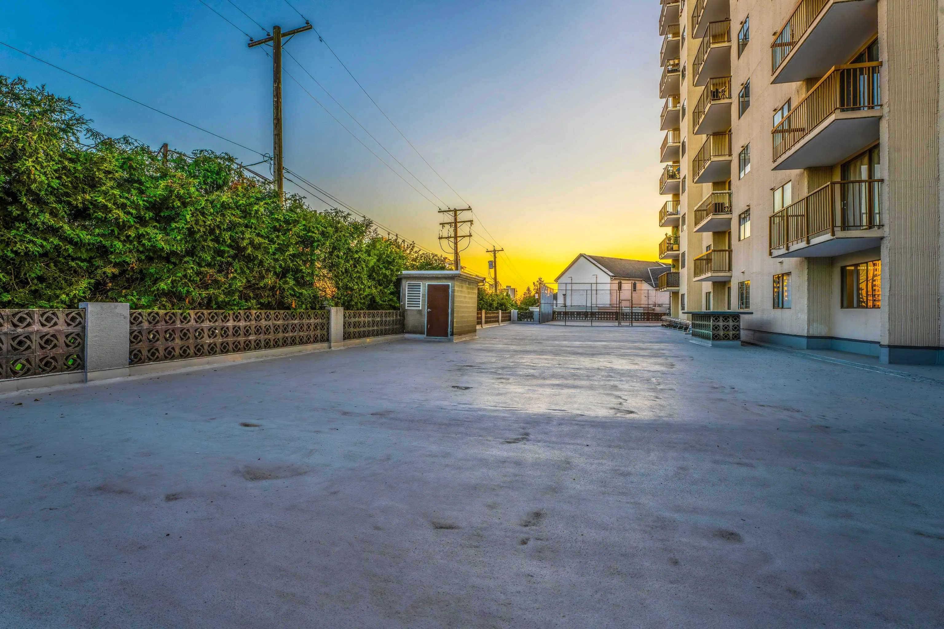 405 320 Royal Avenue