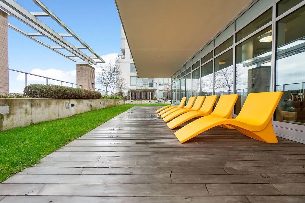 1901 988 Quayside Drive