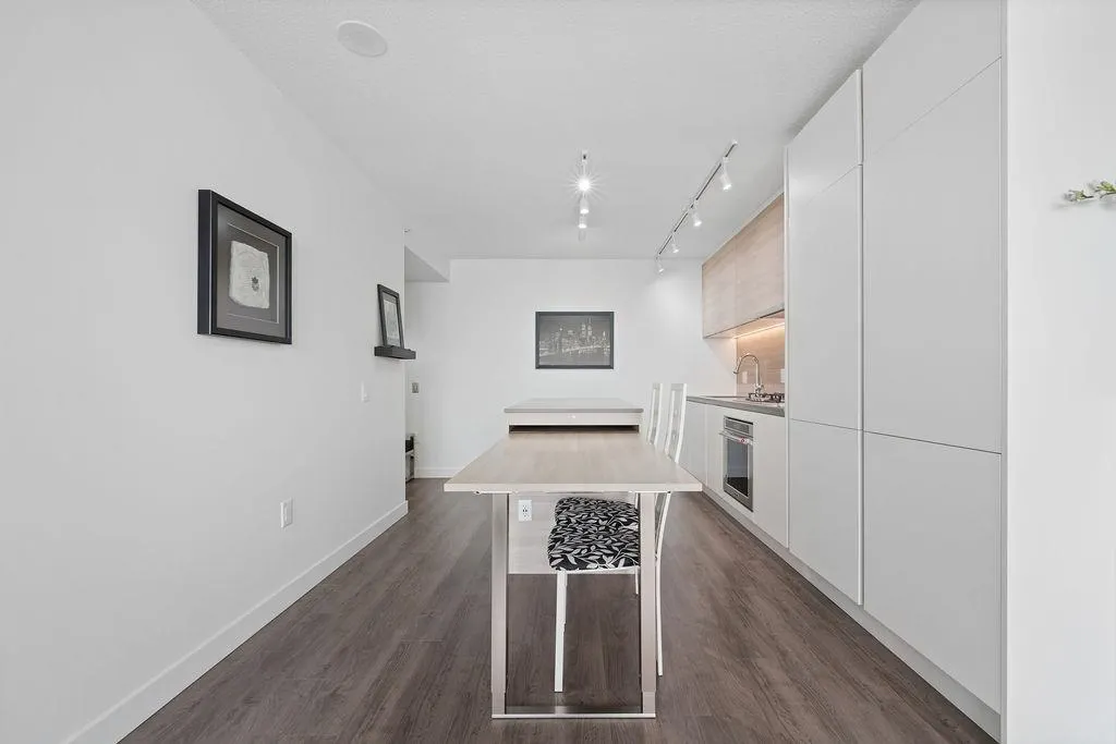 1901 988 Quayside Drive