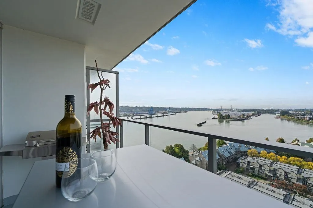 1901 988 Quayside Drive