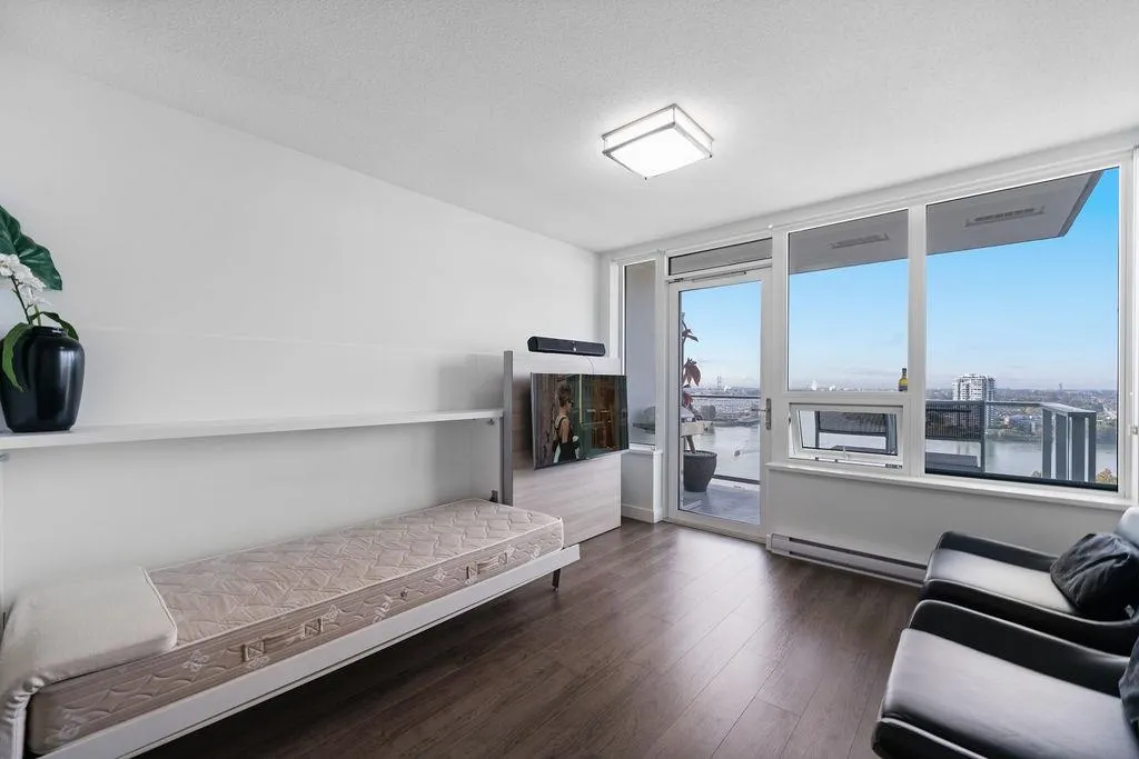 1901 988 Quayside Drive