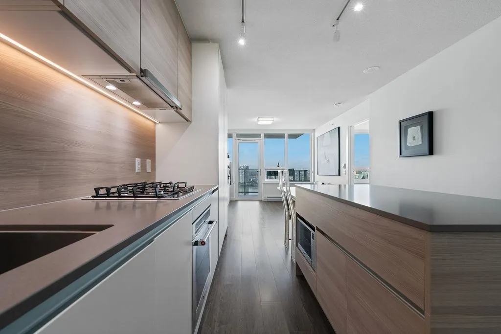 1901 988 Quayside Drive