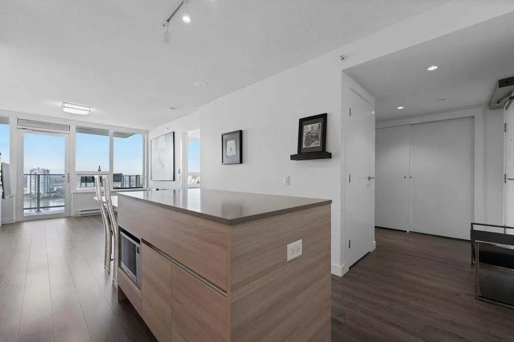 1901 988 Quayside Drive