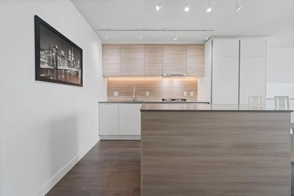 1901 988 Quayside Drive