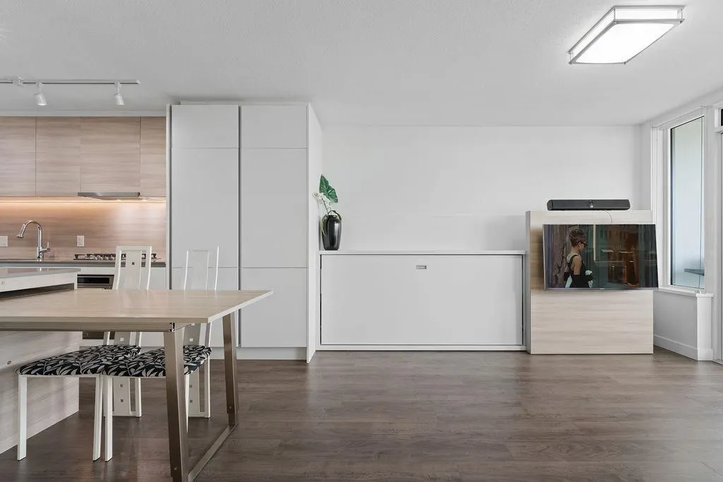 1901 988 Quayside Drive