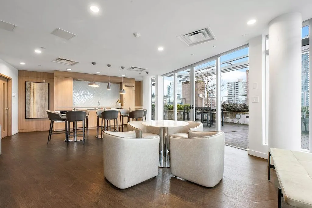 1901 988 Quayside Drive