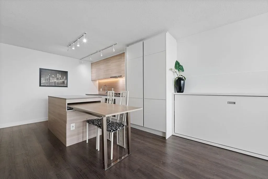 1901 988 Quayside Drive