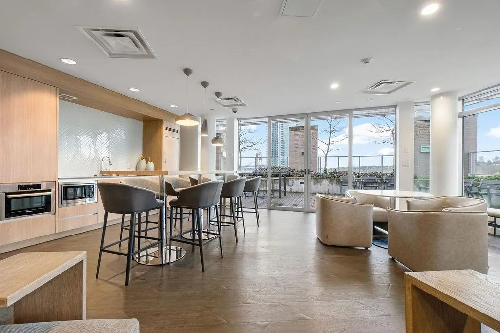 1901 988 Quayside Drive