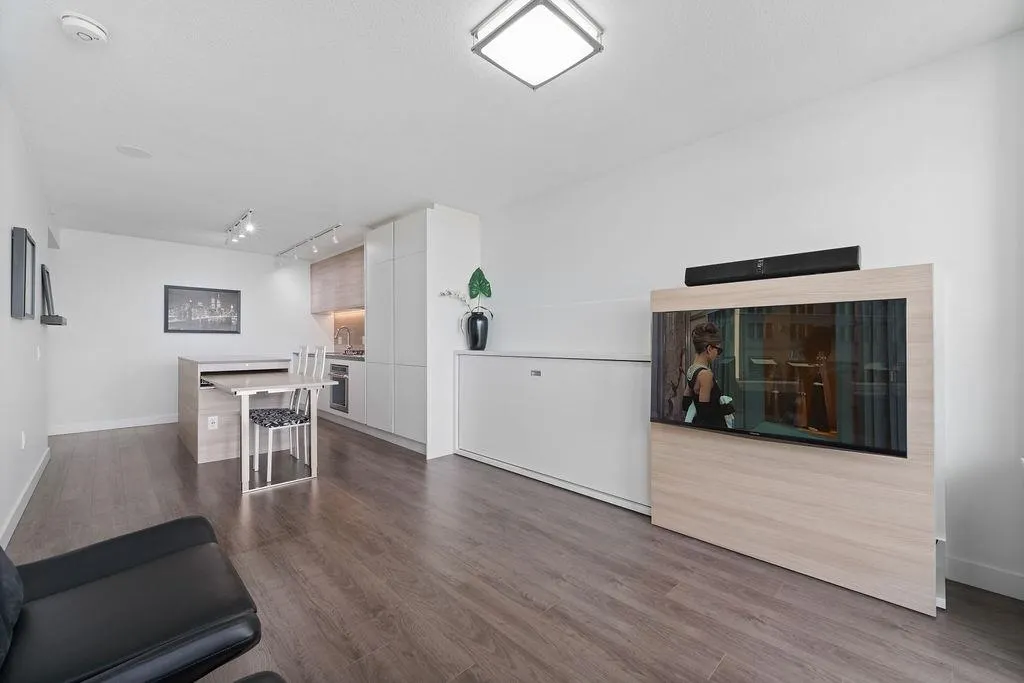 1901 988 Quayside Drive