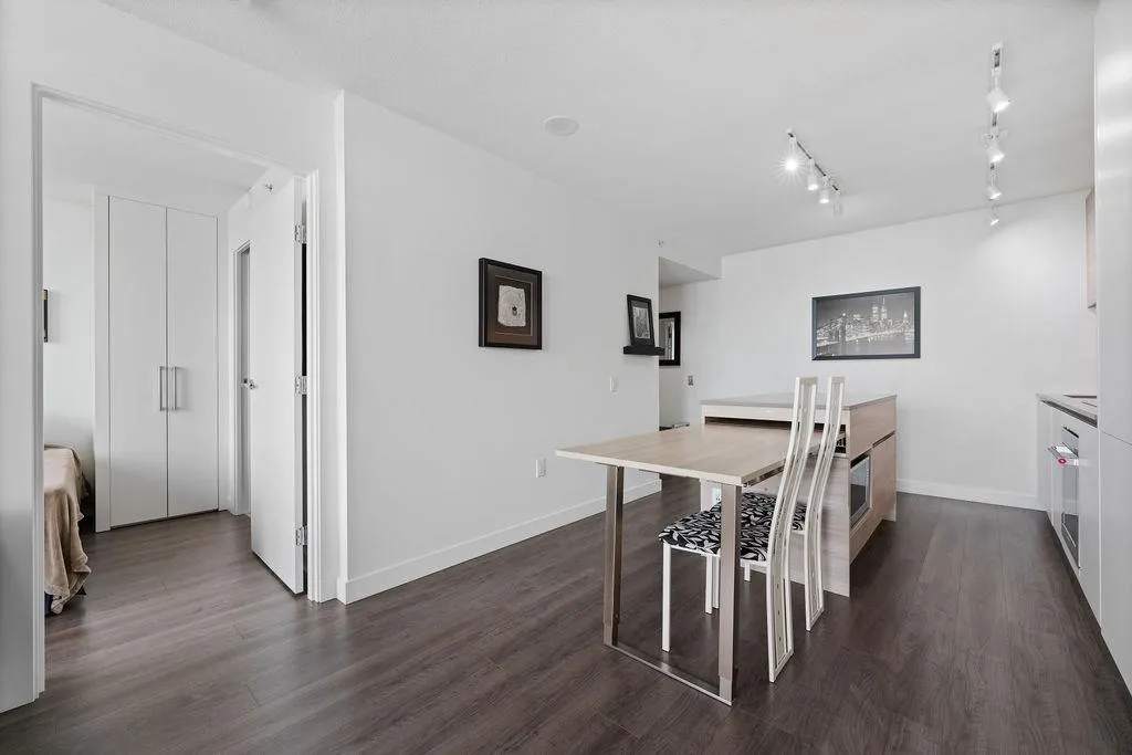 1901 988 Quayside Drive