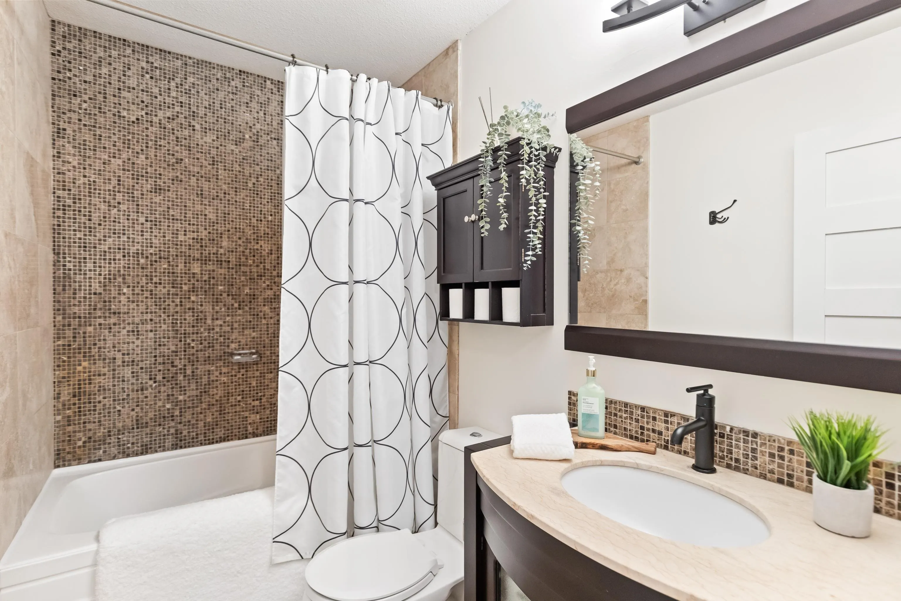 472 Riverview Crescent