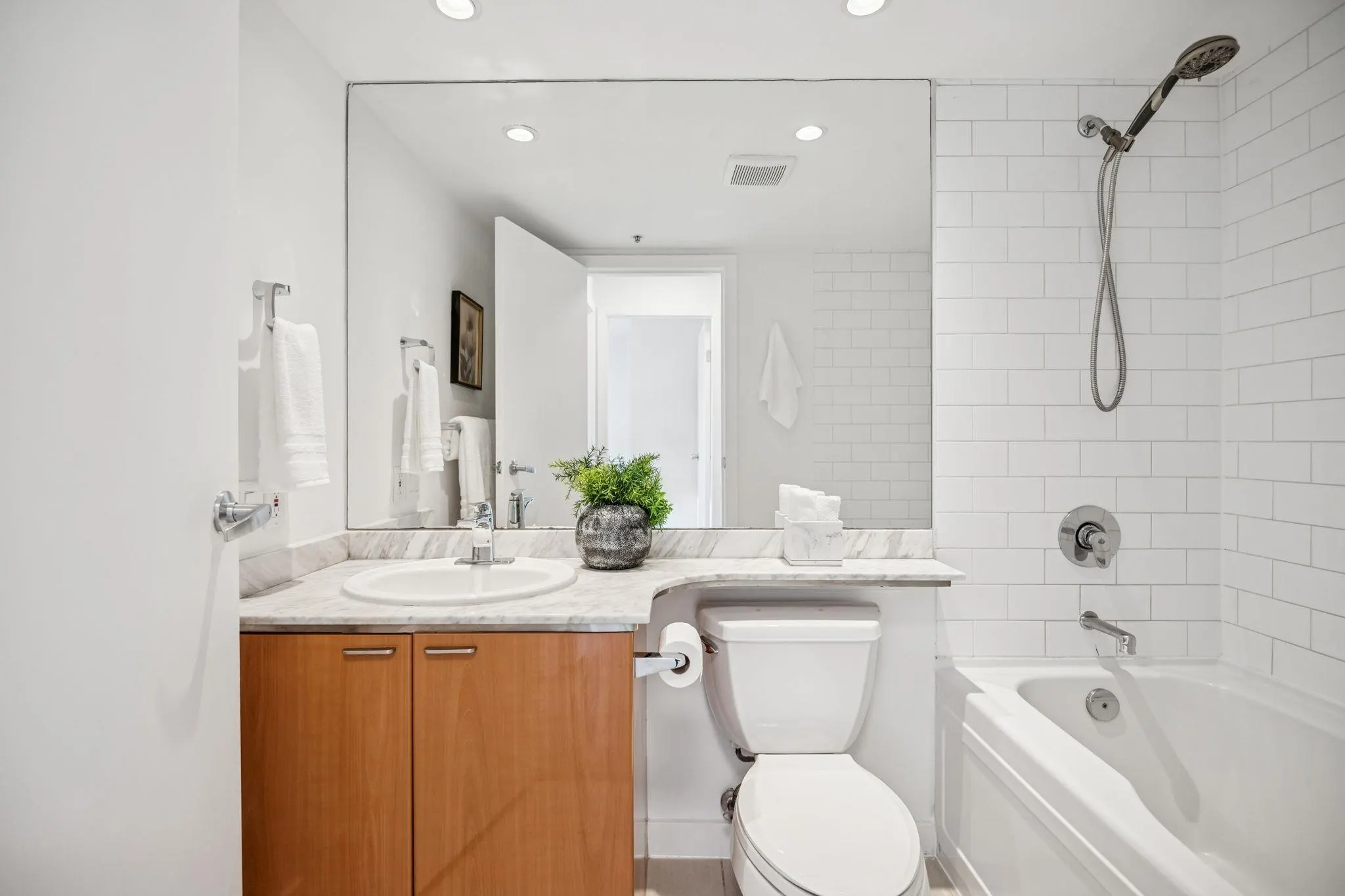 706 1200 W Georgia Street