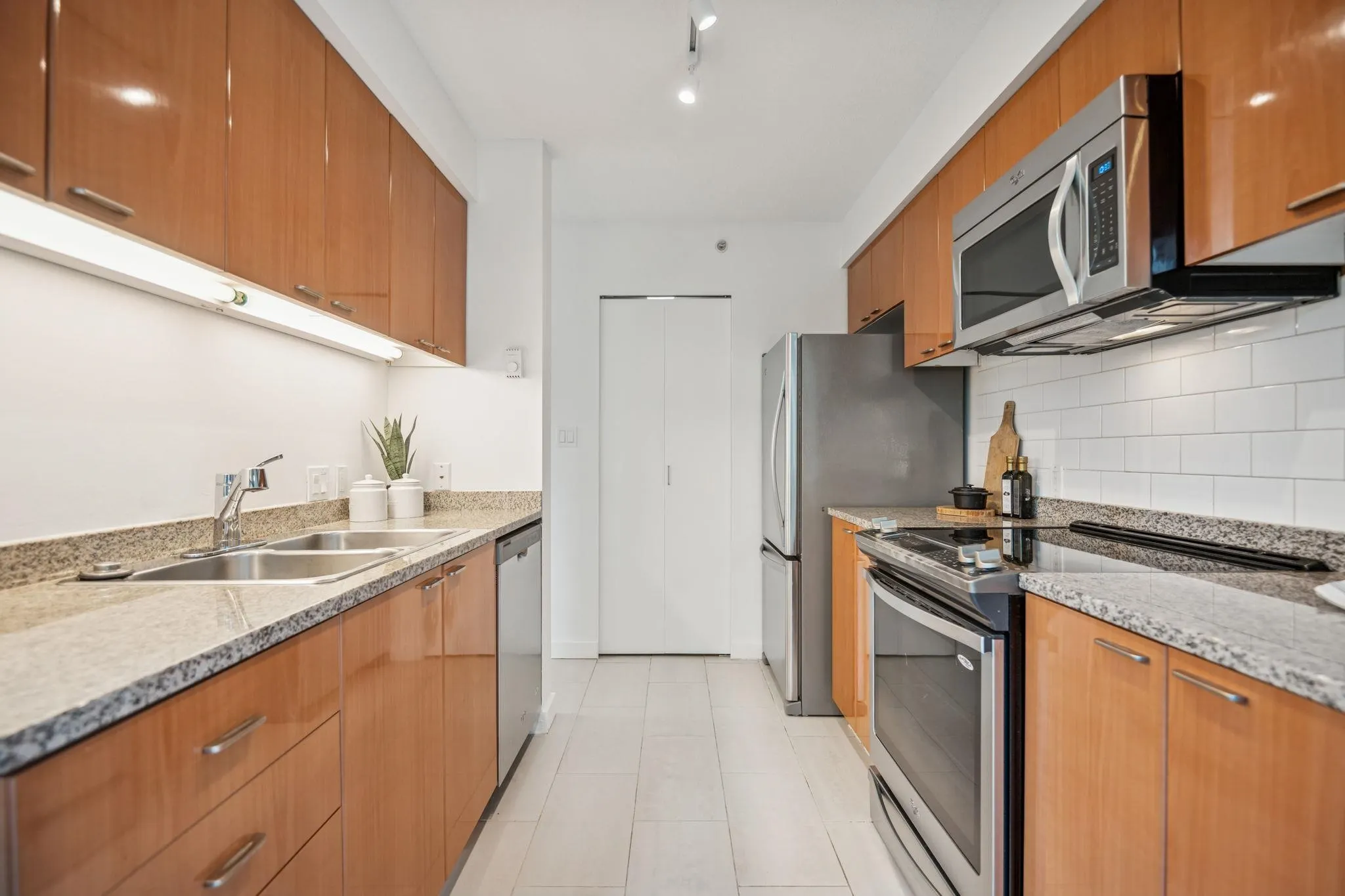 706 1200 W Georgia Street