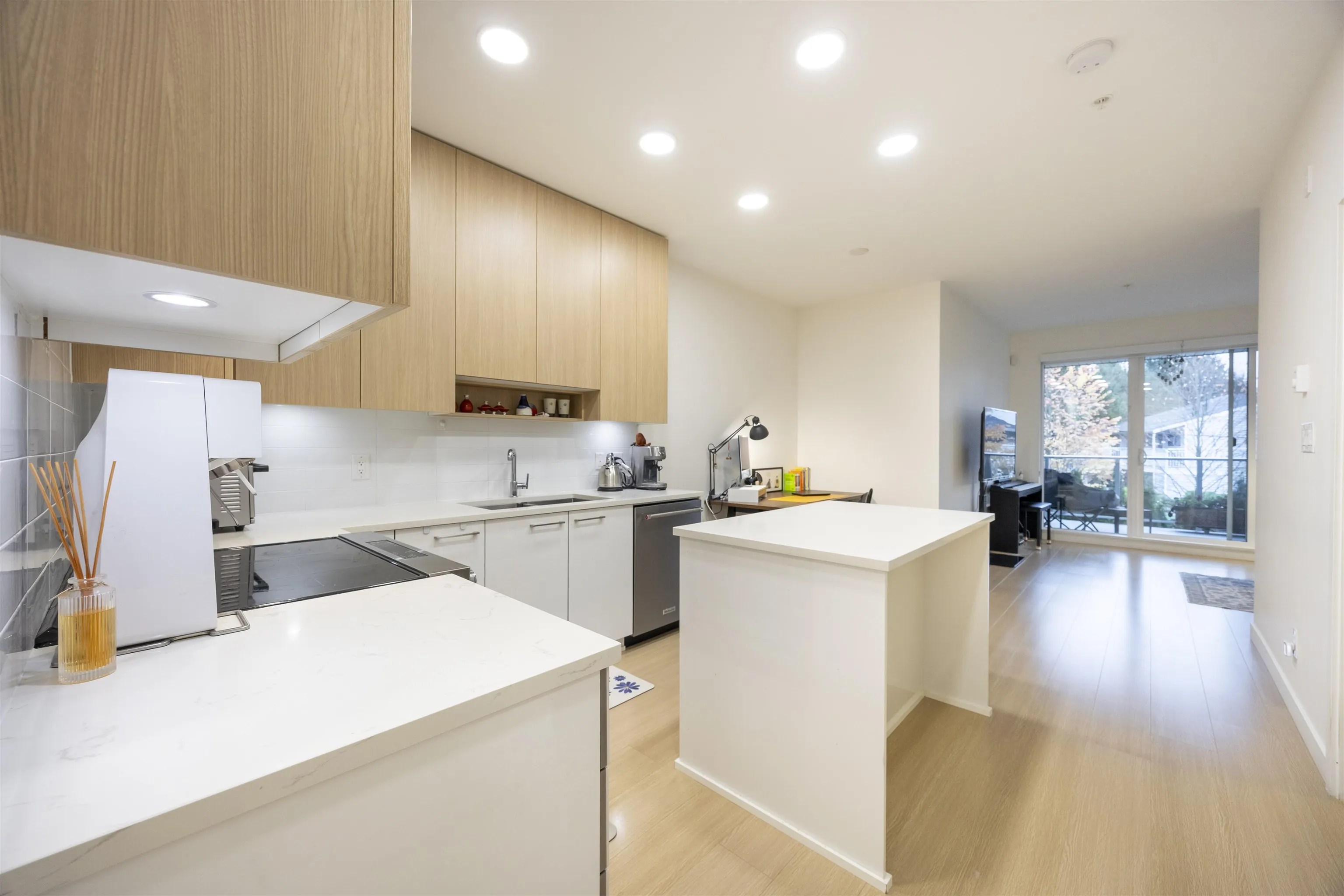 313 5460 Broadway Street