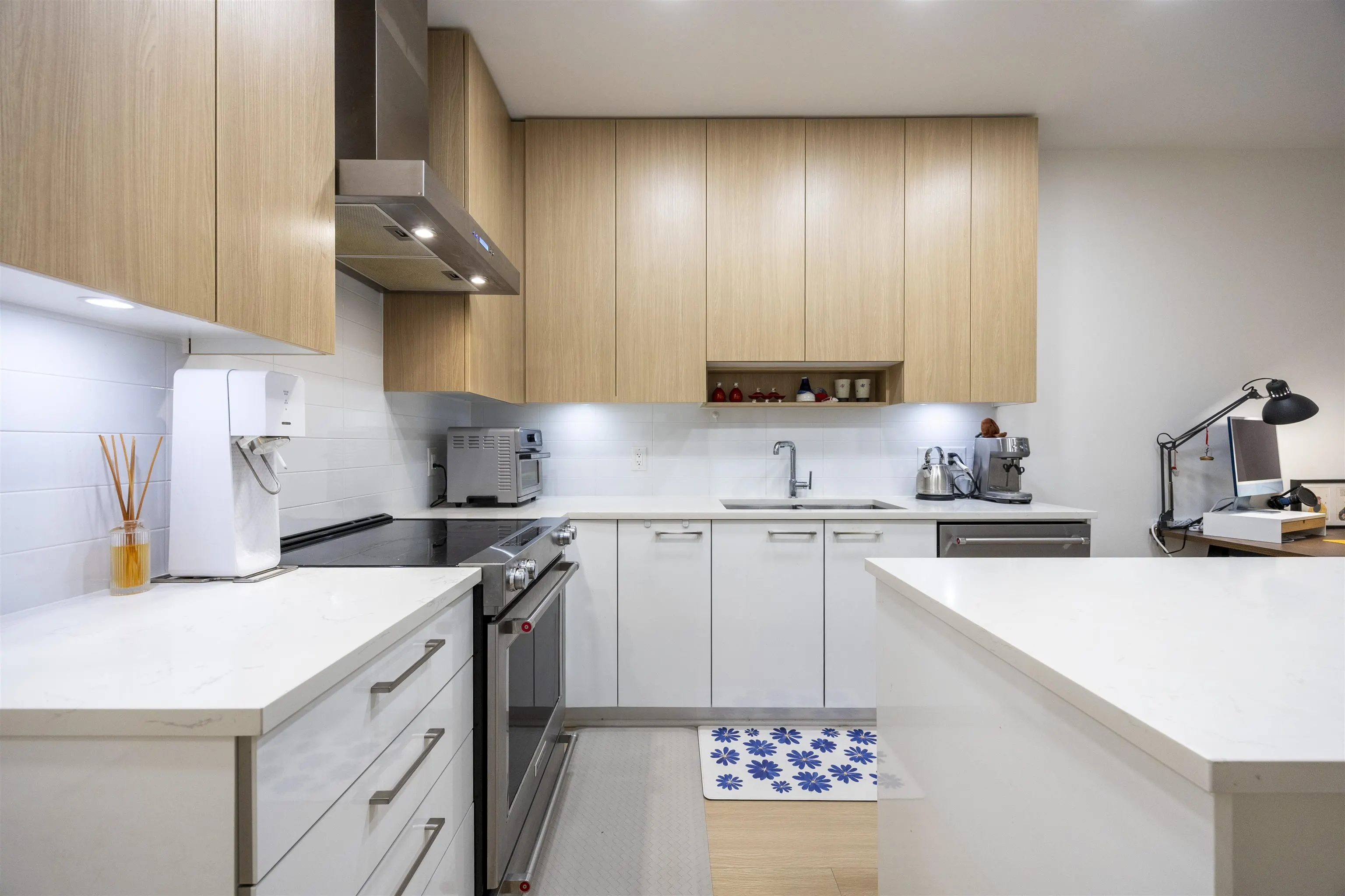 313 5460 Broadway Street