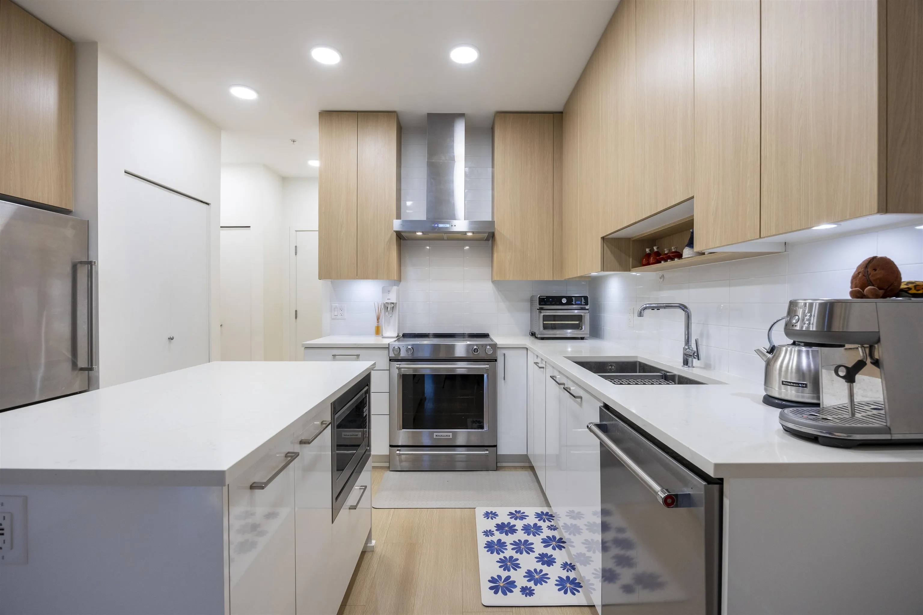 313 5460 Broadway Street