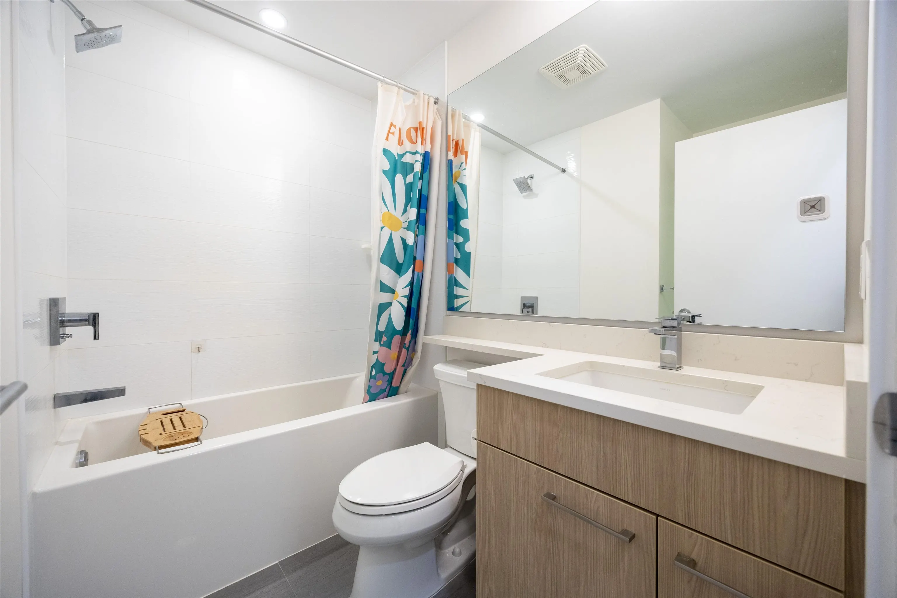 313 5460 Broadway Street