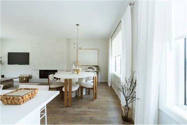 137 1833 165a Street