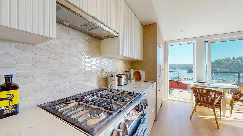 102 263 Gower Point Road