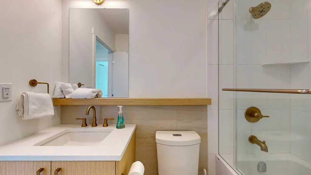 102 263 Gower Point Road