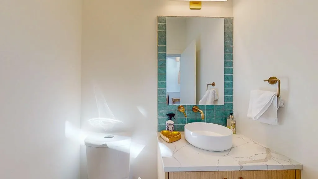 102 263 Gower Point Road