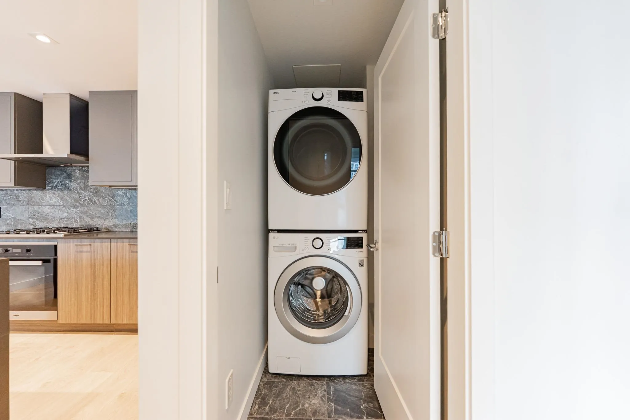 1004 2288 Alpha Avenue