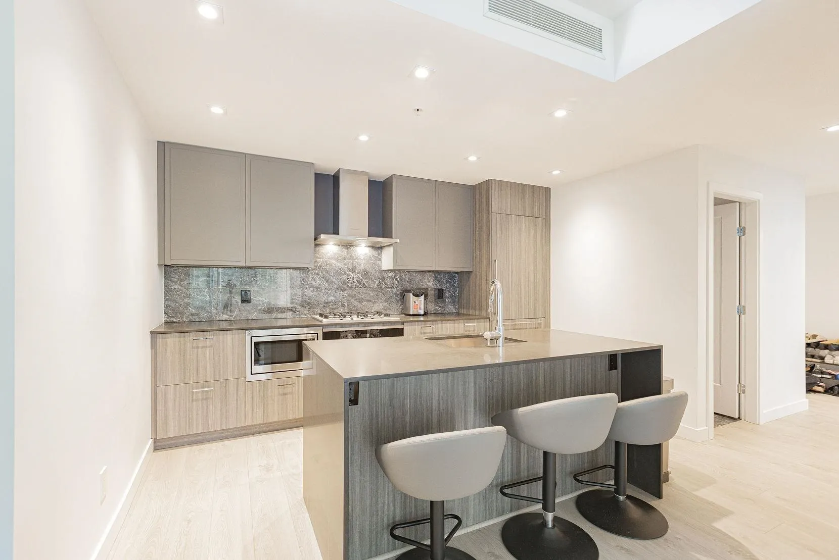 1004 2288 Alpha Avenue