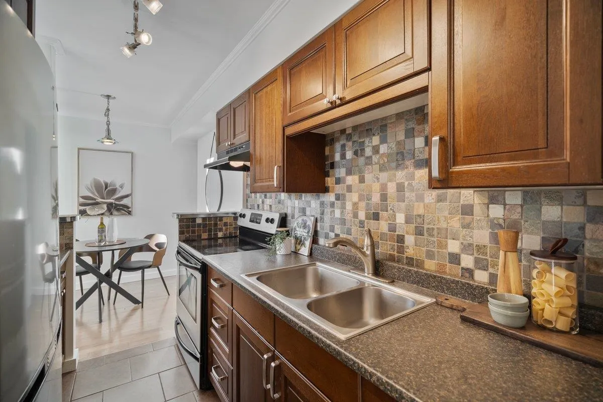 803 1967 Barclay Street