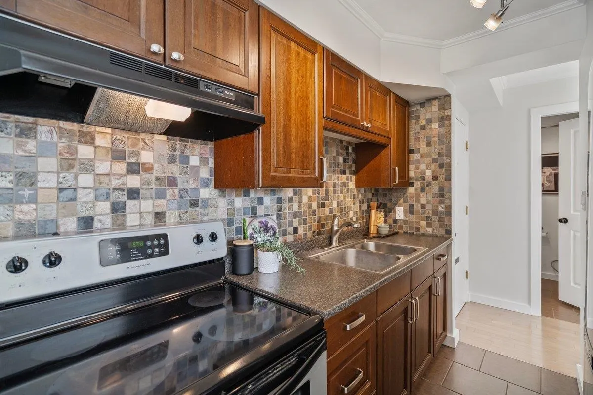 803 1967 Barclay Street