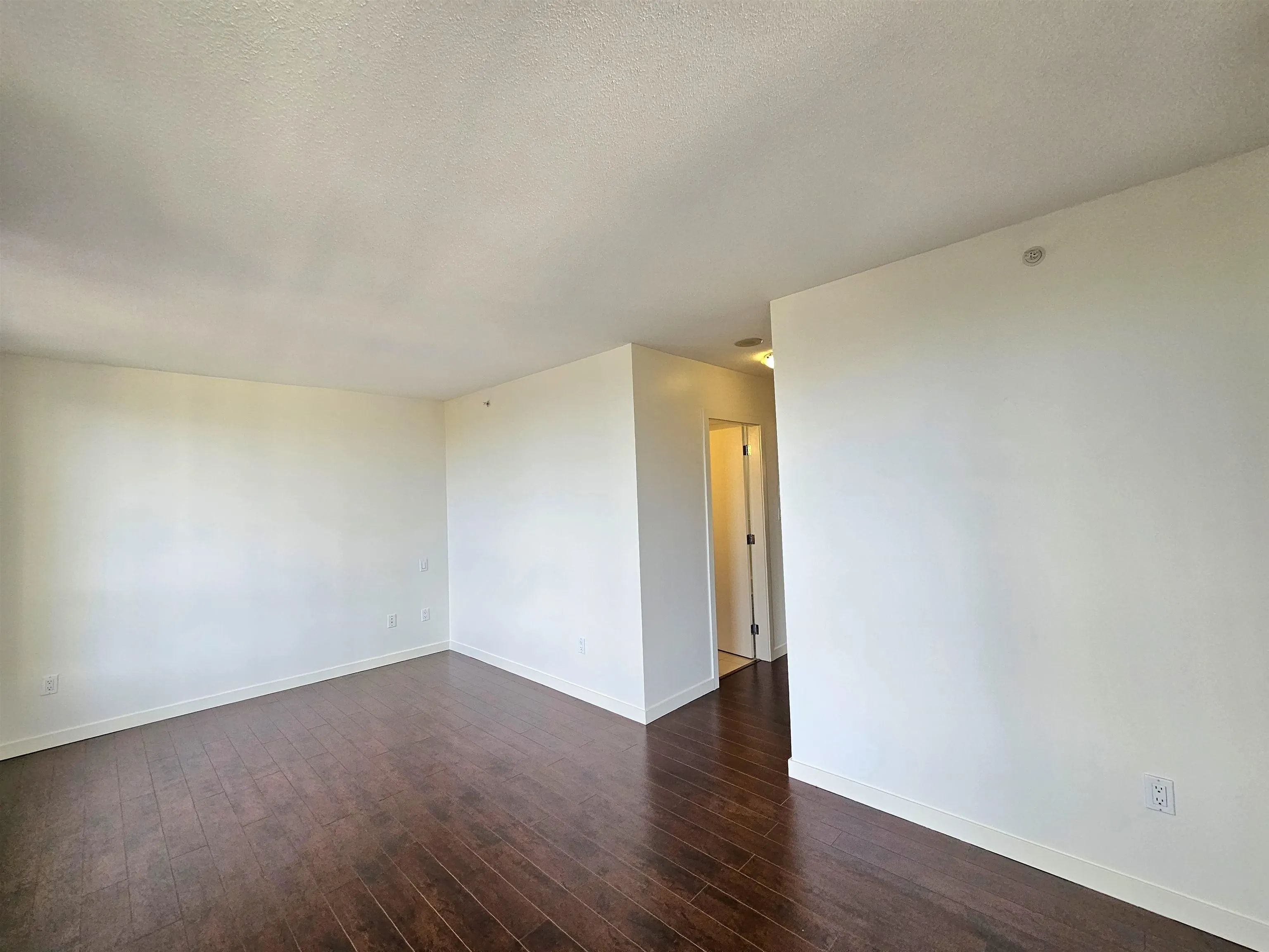 1406 1185 The High Street