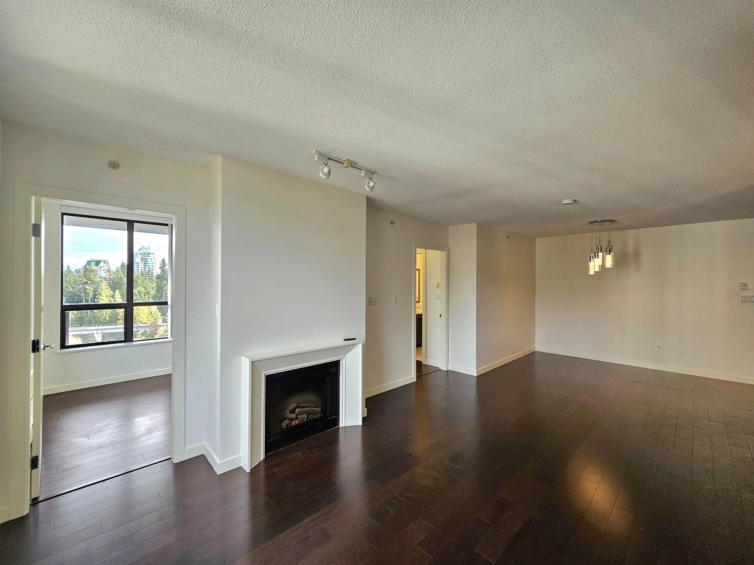 1406 1185 The High Street