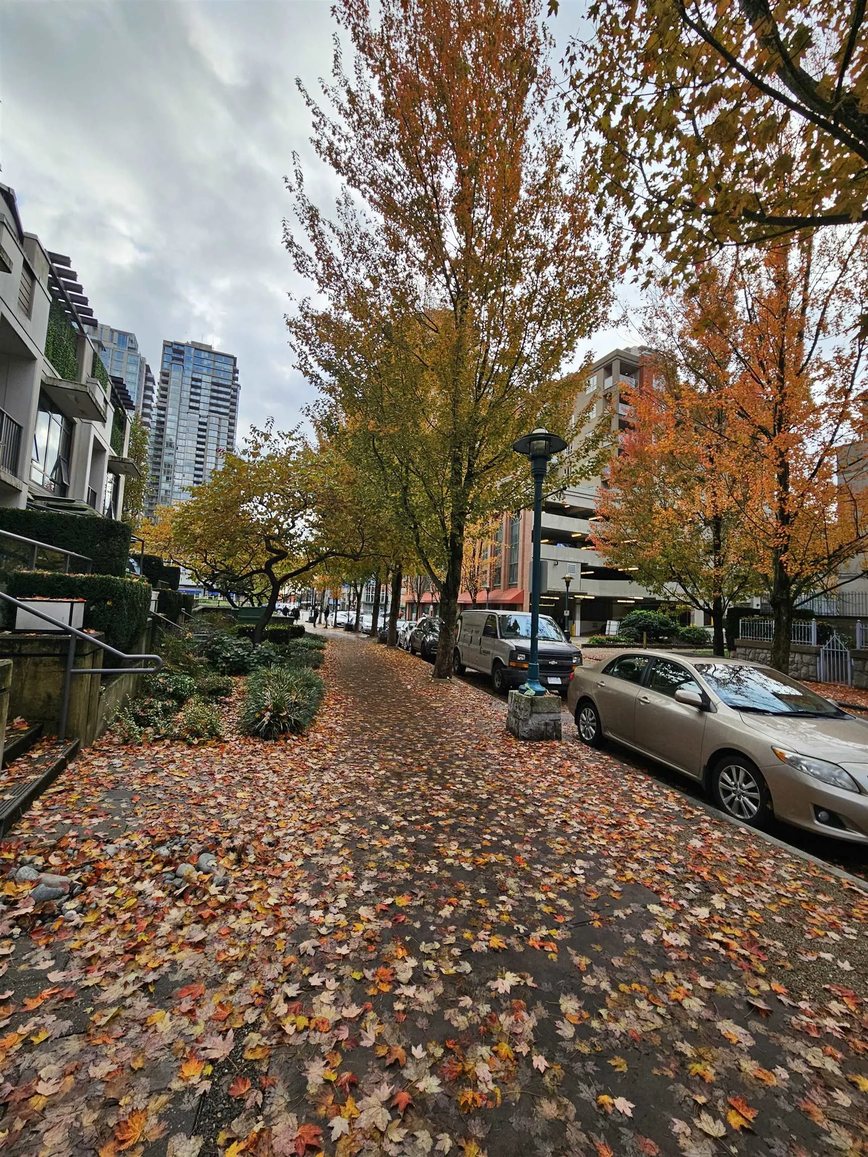 1406 1185 The High Street