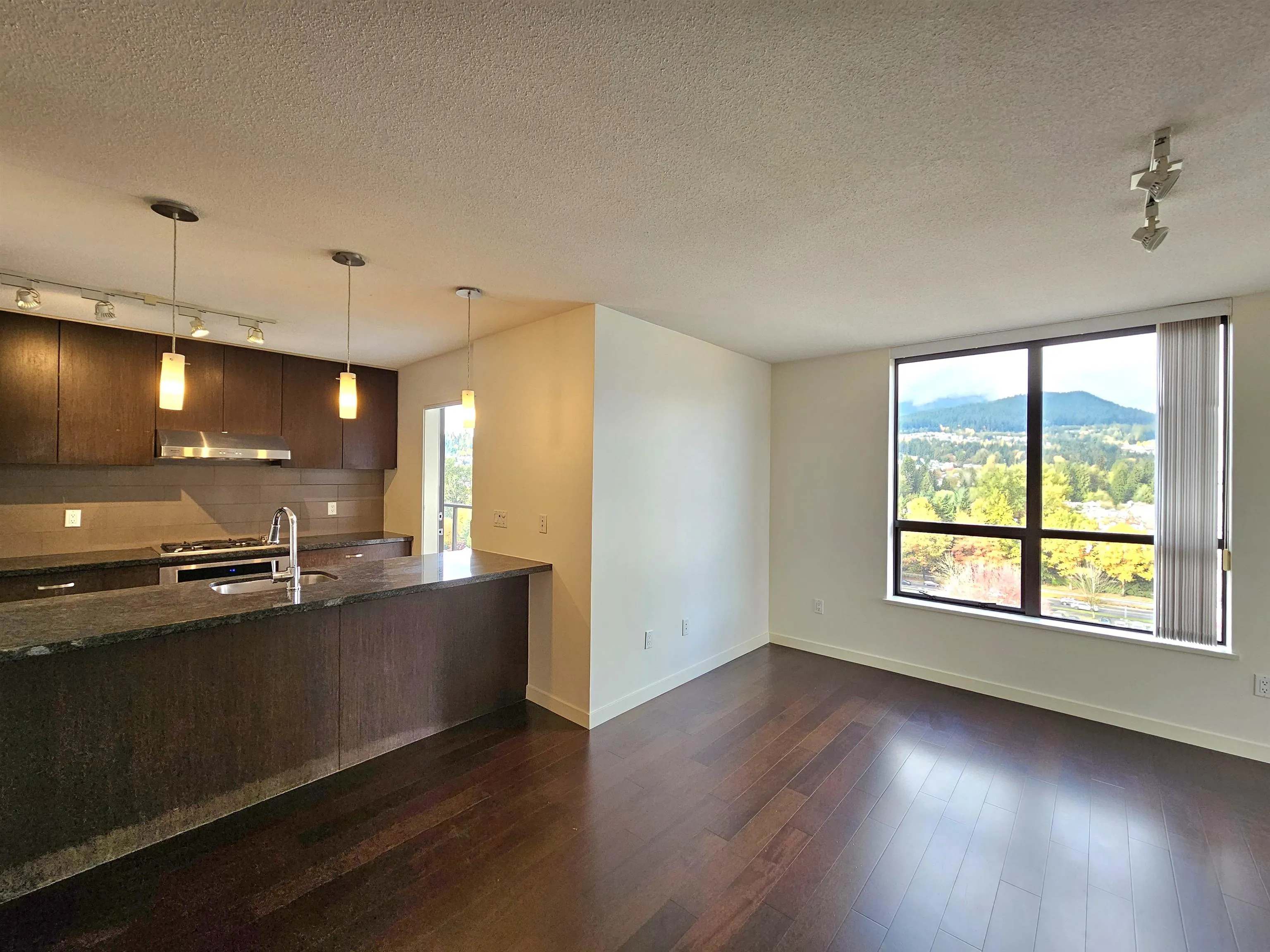 1406 1185 The High Street