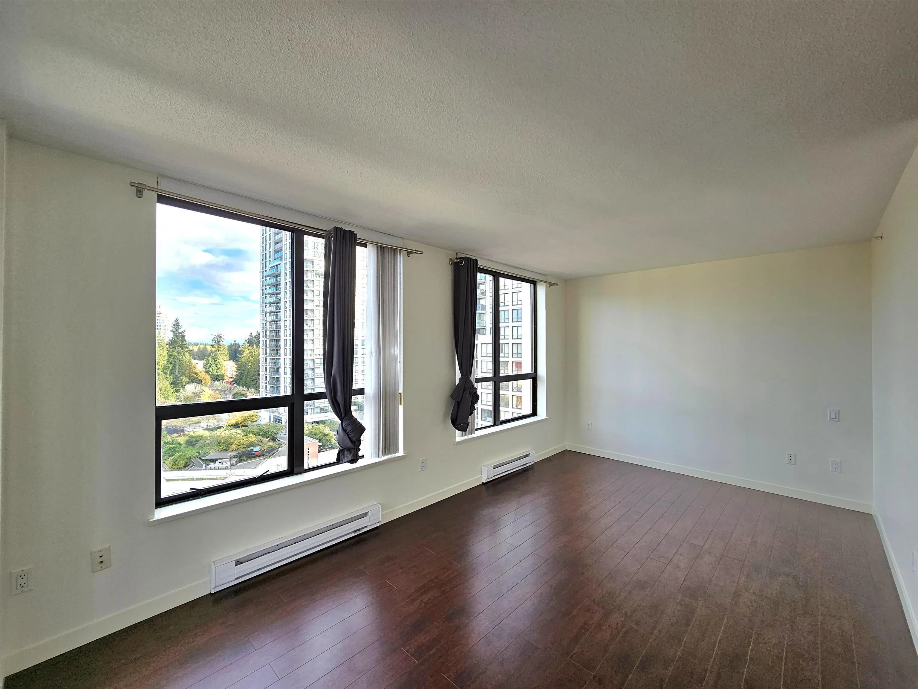 1406 1185 The High Street